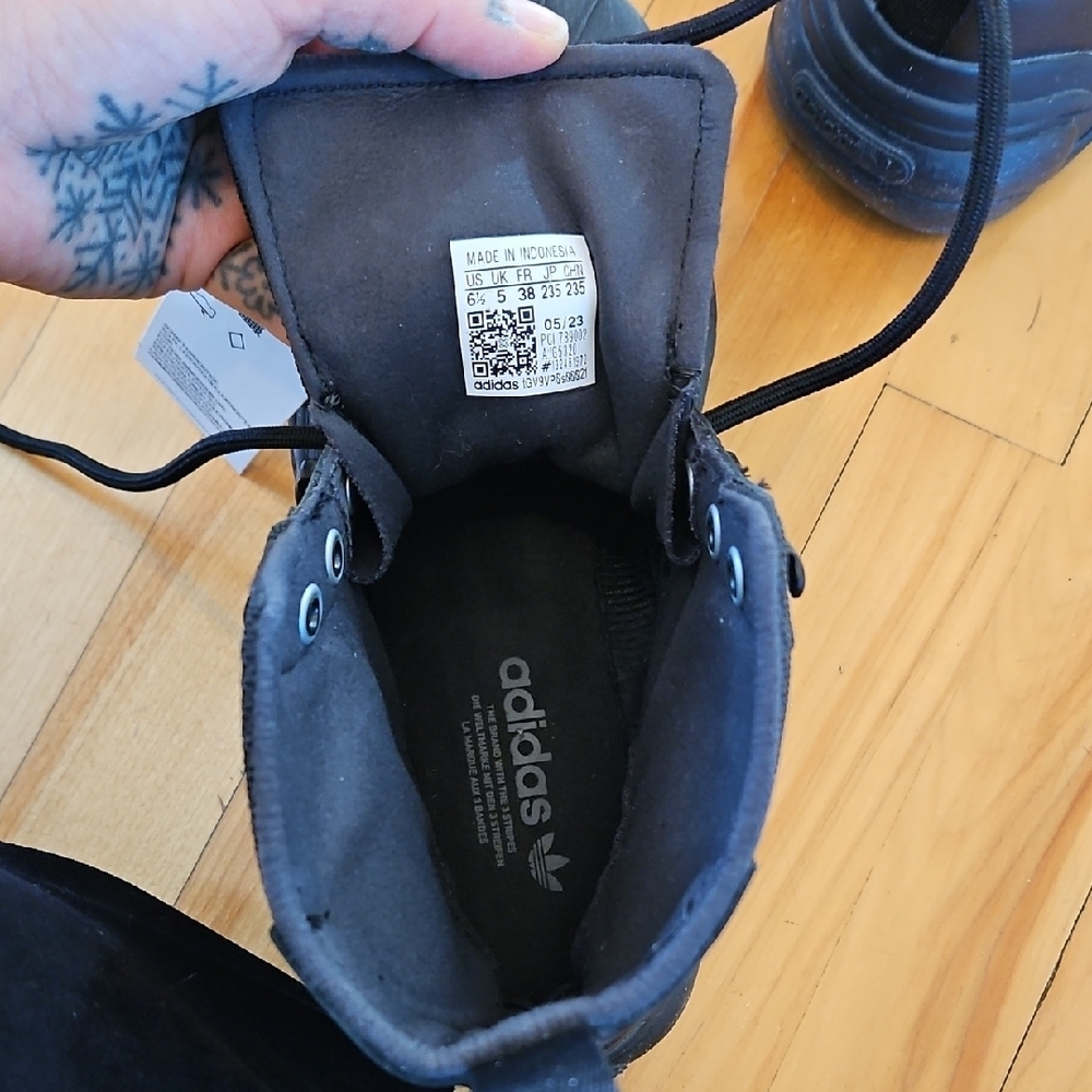 Adidas Black High-Top Boots - Picture 6 of 6